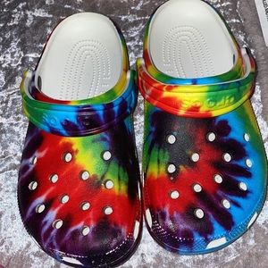 Crocs Classic Tie-Dye Graphic Clog